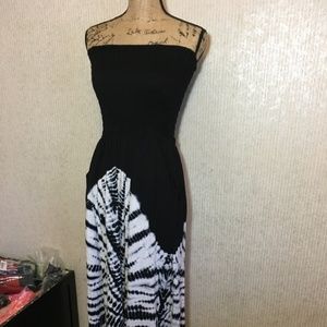 Sleeveless Black and White Summer Dress cover-up